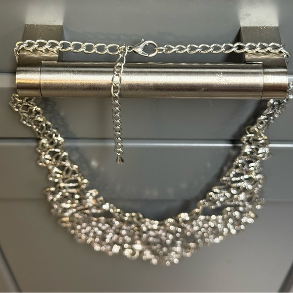 NWOT! Elegant Metal Silver Tone Chunky Necklace - Picture 5 of 5